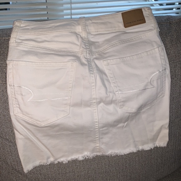White mini jean skirt - American eagle size 0 - Picture 3 of 4